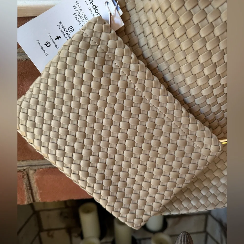 Ah Dorned sleek woven